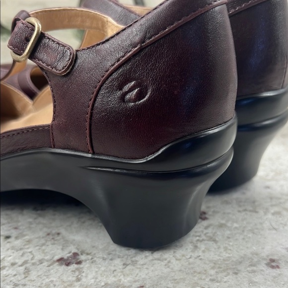 Aravon Maura T-Strap Mary Jane Heels Shoes - Picture 7 of 8